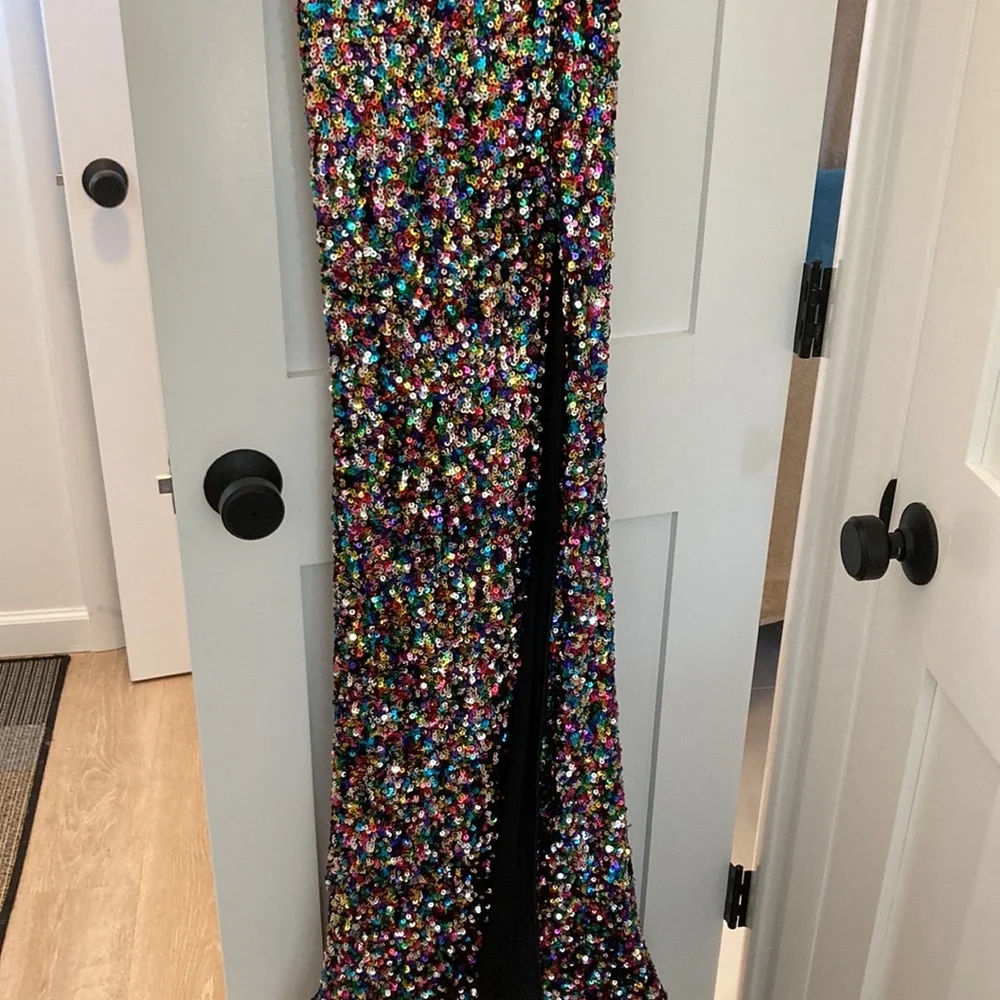 Black/multi color sequinned Prom gown. Amelia Couture. Size 6 - Picture 4 of 7